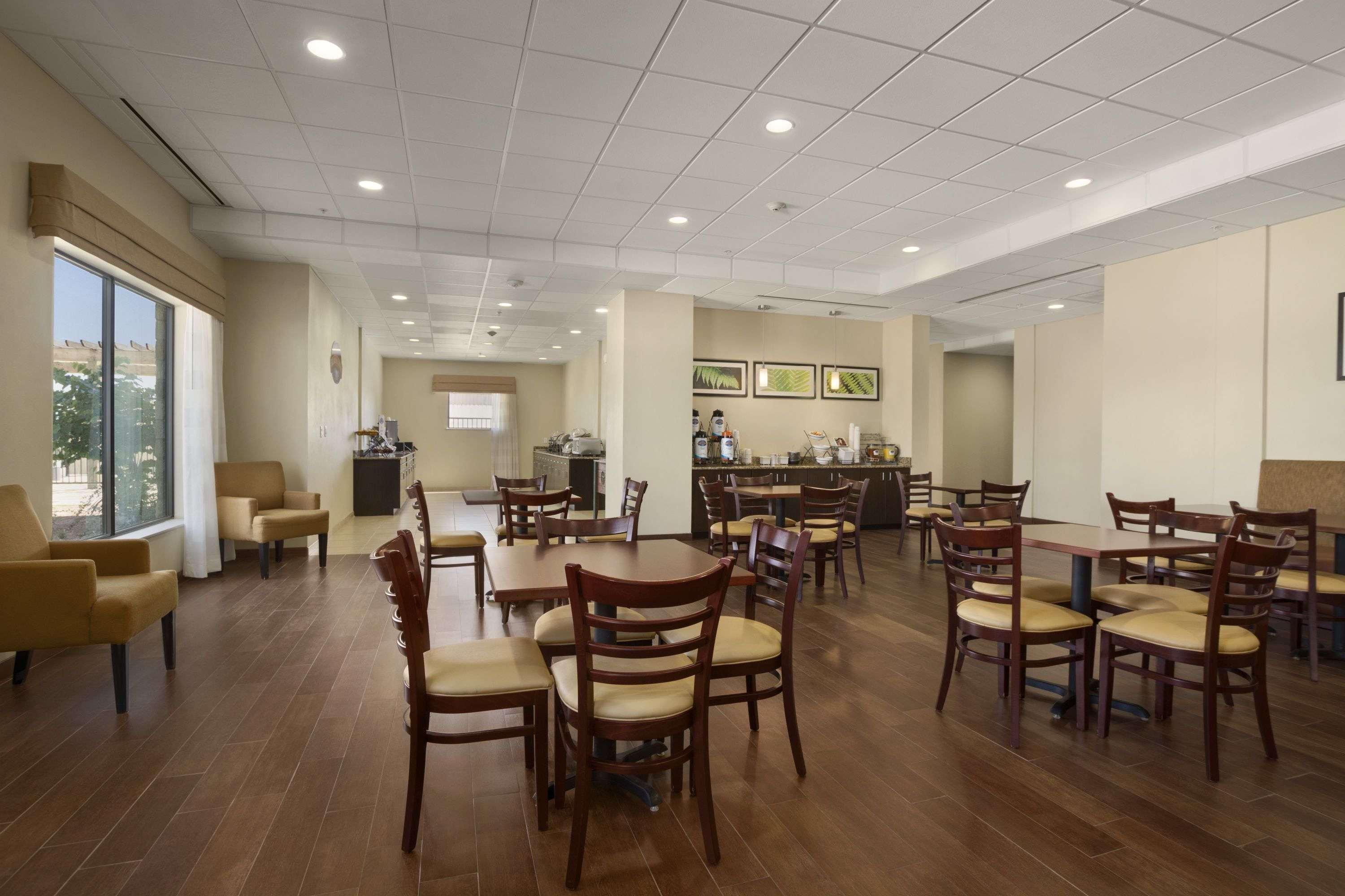 Petrostay Inn & Suites Котула Екстериор снимка