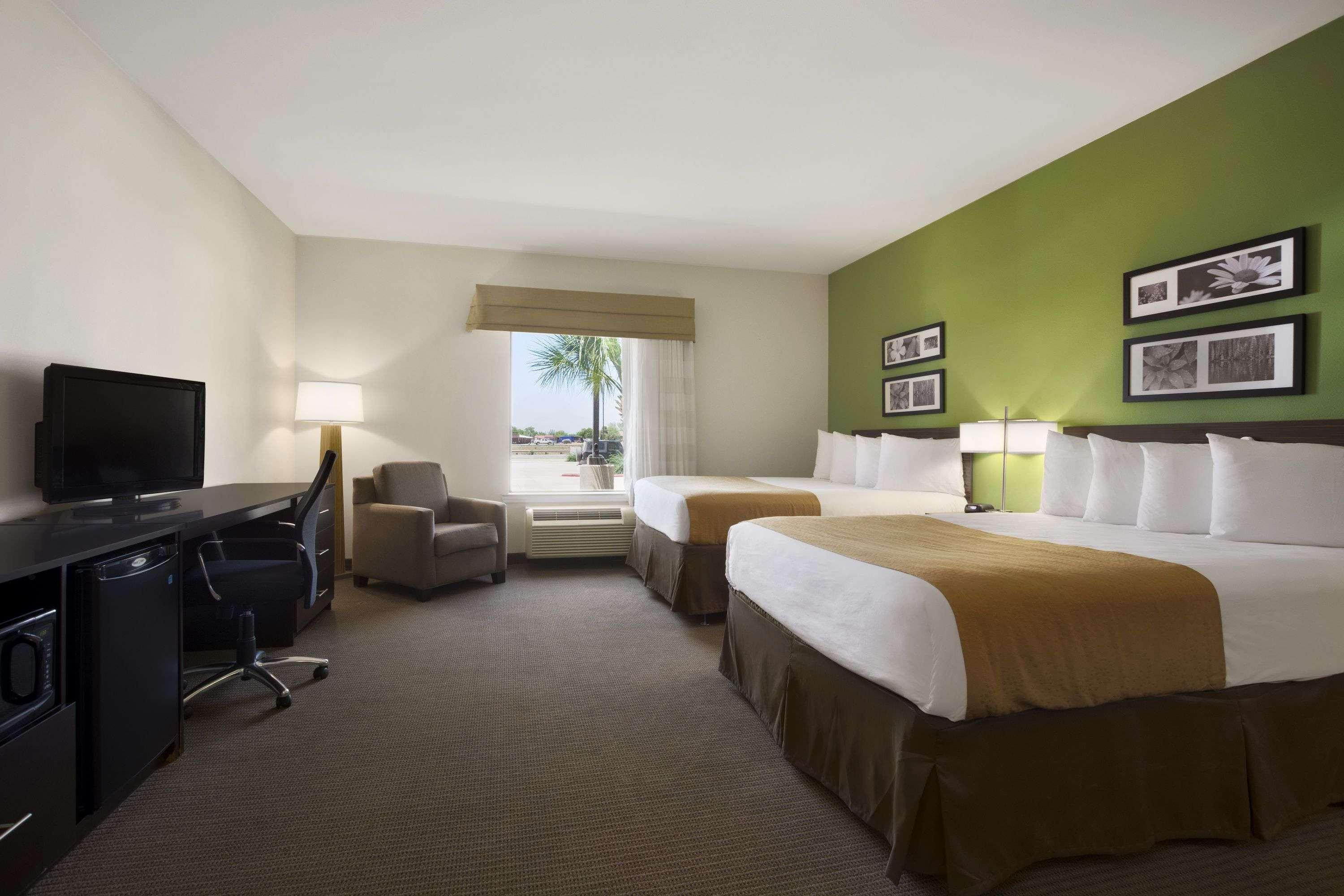 Petrostay Inn & Suites Котула Екстериор снимка