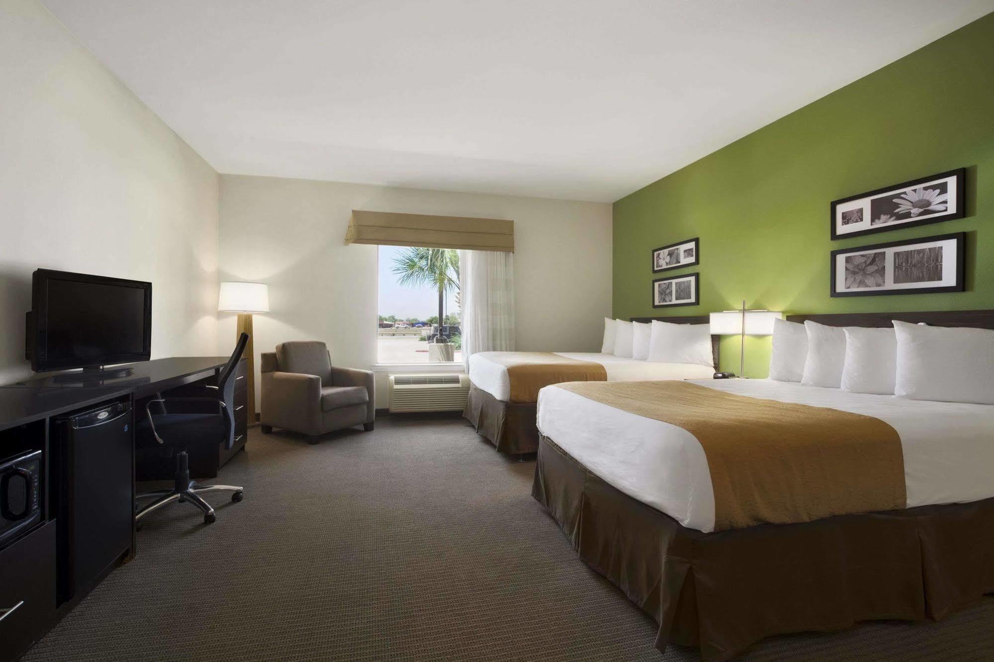 Petrostay Inn & Suites Котула Екстериор снимка